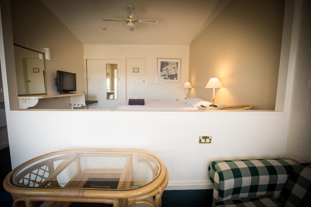 Abel Tasman Airport Motor Inn Launceston Exteriör bild