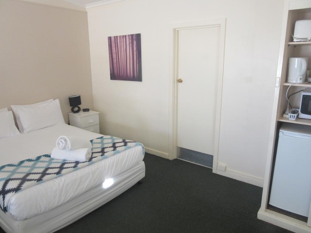 Abel Tasman Airport Motor Inn Launceston Exteriör bild