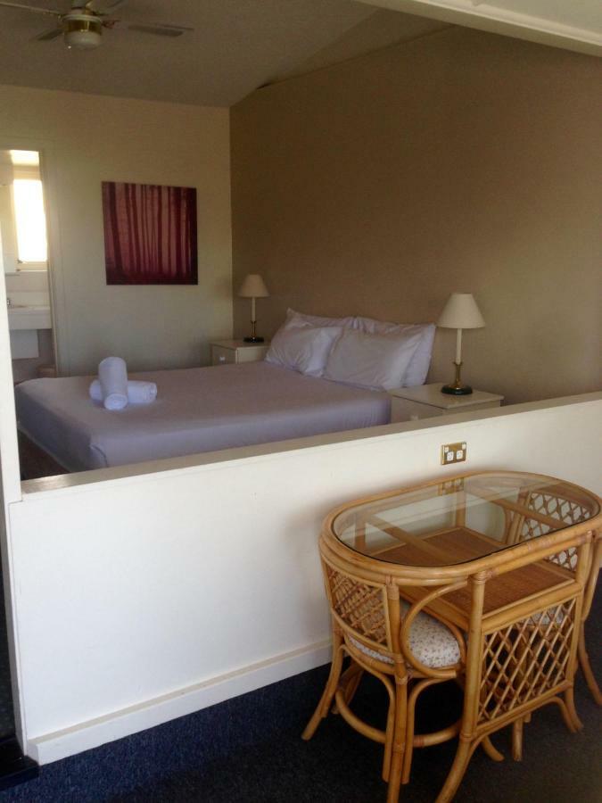 Abel Tasman Airport Motor Inn Launceston Exteriör bild